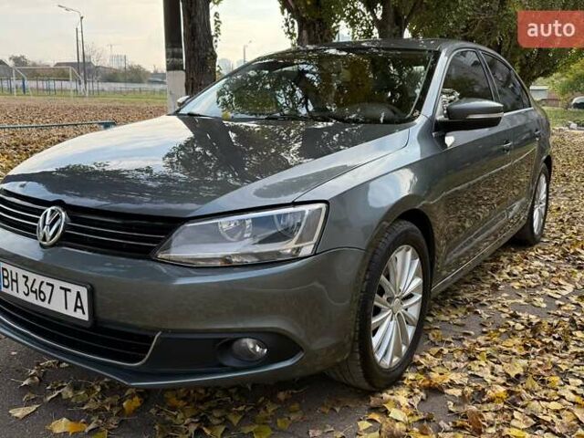 Фольксваген Джетта 2013 в Киеве на Automoto.ua Серый Фольксваген Джетта, объемом двигателя 1.97 л и пробегом 160 тыс. км за 9800 $, фото 2 на Automoto.ua