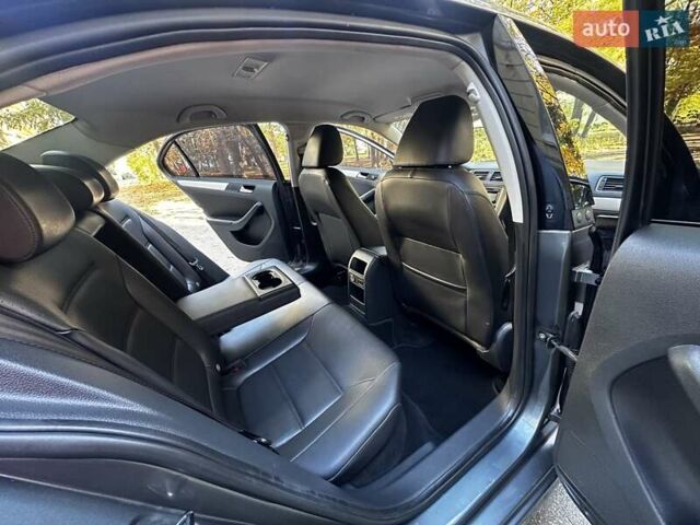 Фольксваген Джетта 2013 в Киеве на Automoto.ua Серый Фольксваген Джетта, объемом двигателя 1.8 л и пробегом 150 тыс. км за 8299 $, фото 25 на Automoto.ua