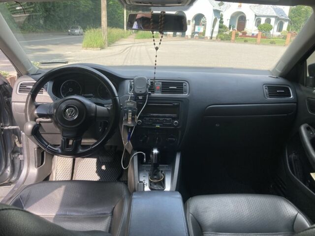 Серый Фольксваген Джетта, объемом двигателя 1.8 л и пробегом 322 тыс. км за 8200 $, фото 6 на Automoto.ua