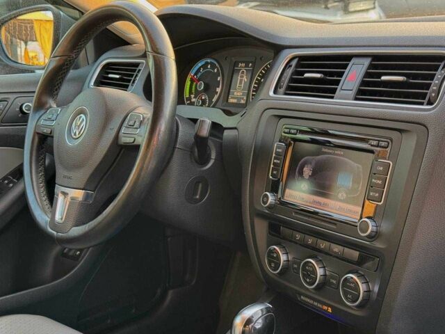 Сірий Фольксваген Джетта, об'ємом двигуна 1.4 л та пробігом 128 тис. км за 9500 $, фото 23 на Automoto.ua