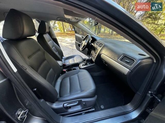 Фольксваген Джетта 2013 в Киеве на Automoto.ua Серый Фольксваген Джетта, объемом двигателя 1.8 л и пробегом 150 тыс. км за 8299 $, фото 21 на Automoto.ua