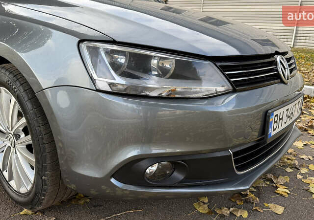 Фольксваген Джетта 2013 в Киеве на Automoto.ua Серый Фольксваген Джетта, объемом двигателя 1.97 л и пробегом 160 тыс. км за 9800 $, фото 8 на Automoto.ua