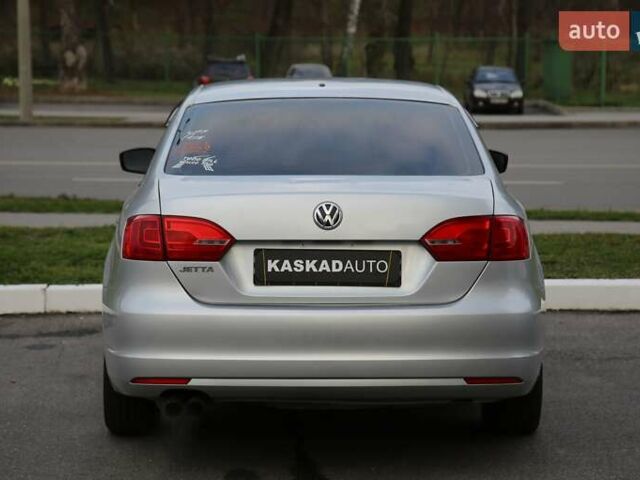 Сірий Фольксваген Джетта, об'ємом двигуна 2 л та пробігом 235 тис. км за 7500 $, фото 4 на Automoto.ua