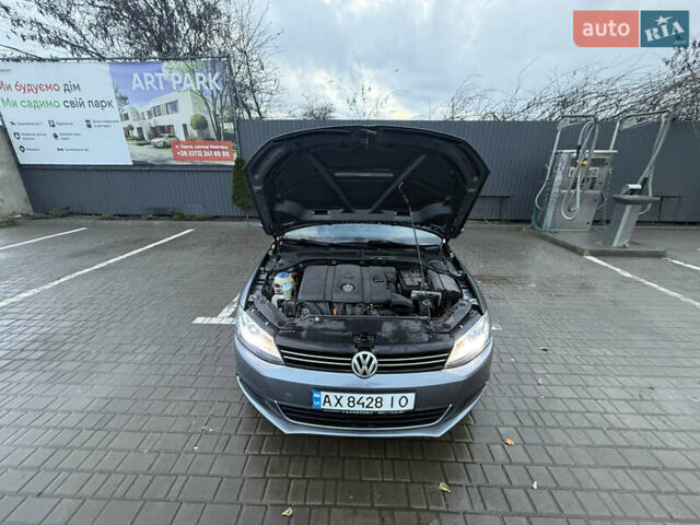 Серый Фольксваген Джетта, объемом двигателя 2.48 л и пробегом 245 тыс. км за 8000 $, фото 10 на Automoto.ua