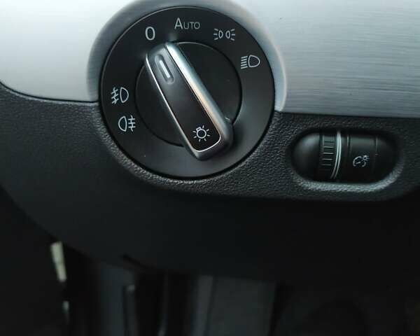 Серый Фольксваген Джетта, объемом двигателя 1.39 л и пробегом 223 тыс. км за 9900 $, фото 27 на Automoto.ua