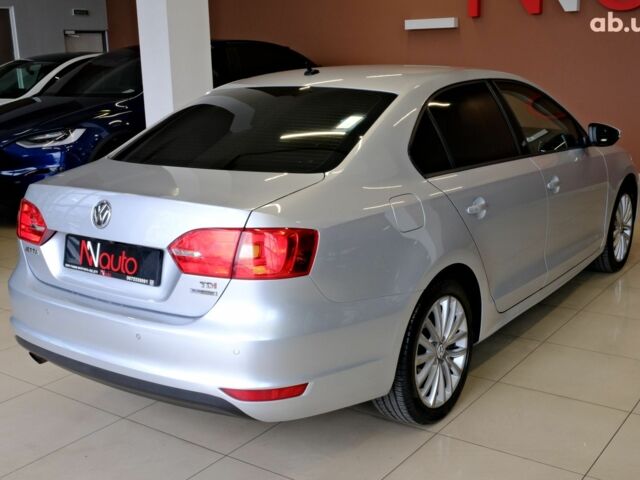 Фольксваген Джетта 2013 в Одессе на Automoto.ua Серый Фольксваген Джетта, объемом двигателя 1.6 л и пробегом 157 тыс. км за 10100 $, фото 4 на Automoto.ua