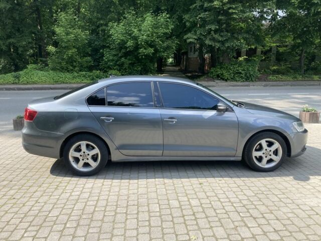 Серый Фольксваген Джетта, объемом двигателя 1.8 л и пробегом 322 тыс. км за 8200 $, фото 1 на Automoto.ua