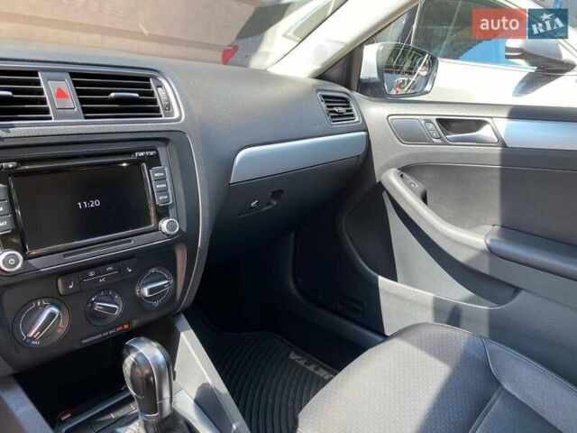 Серый Фольксваген Джетта, объемом двигателя 2.5 л и пробегом 248 тыс. км за 8800 $, фото 12 на Automoto.ua