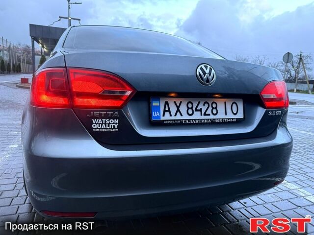 Серый Фольксваген Джетта, объемом двигателя 2.5 л и пробегом 211 тыс. км за 8000 $, фото 3 на Automoto.ua