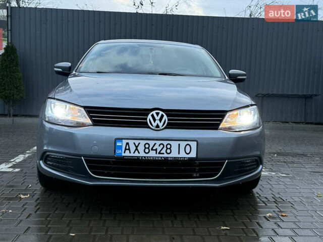 Серый Фольксваген Джетта, объемом двигателя 2.48 л и пробегом 245 тыс. км за 8000 $, фото 1 на Automoto.ua