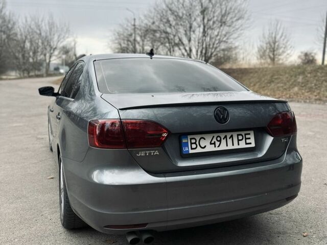 Фольксваген Джетта 2013 в Рава-Русская на Automoto.ua Серый Фольксваген Джетта, объемом двигателя 2 л и пробегом 180 тыс. км за 11000 $, фото 7 на Automoto.ua
