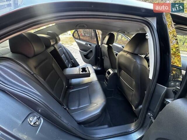 Фольксваген Джетта 2013 в Киеве на Automoto.ua Серый Фольксваген Джетта, объемом двигателя 1.8 л и пробегом 150 тыс. км за 8299 $, фото 26 на Automoto.ua