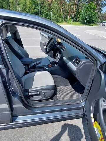 Серый Фольксваген Джетта, объемом двигателя 1.4 л и пробегом 250 тыс. км за 10450 $, фото 5 на Automoto.ua