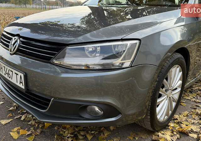 Фольксваген Джетта 2013 в Киеве на Automoto.ua Серый Фольксваген Джетта, объемом двигателя 1.97 л и пробегом 160 тыс. км за 9800 $, фото 9 на Automoto.ua