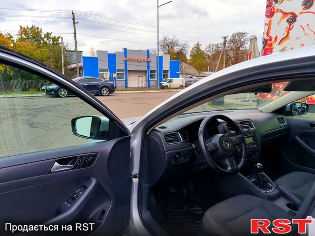 Фольксваген Джетта 2013 в Лубнах на Automoto.ua Серый Фольксваген Джетта, объемом двигателя 2 л и пробегом 260 тыс. км за 6700 $, фото 7 на Automoto.ua