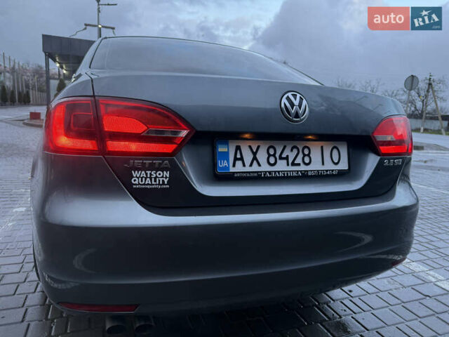 Серый Фольксваген Джетта, объемом двигателя 2.48 л и пробегом 245 тыс. км за 8000 $, фото 2 на Automoto.ua