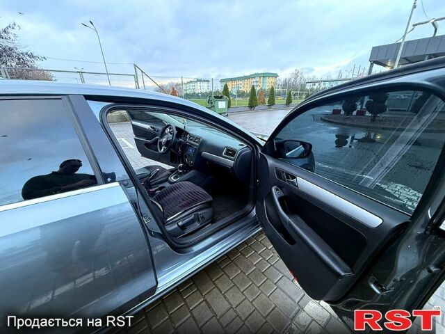 Серый Фольксваген Джетта, объемом двигателя 2.5 л и пробегом 211 тыс. км за 8000 $, фото 4 на Automoto.ua