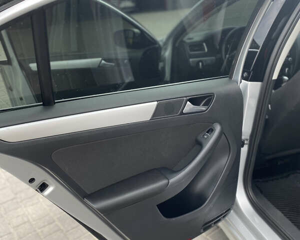 Сірий Фольксваген Джетта, об'ємом двигуна 1.9 л та пробігом 250 тис. км за 10000 $, фото 7 на Automoto.ua