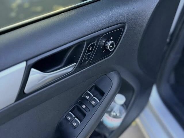 Серый Фольксваген Джетта, объемом двигателя 2 л и пробегом 262 тыс. км за 9100 $, фото 6 на Automoto.ua