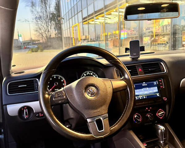 Фольксваген Джетта 2013 в Киеве на Automoto.ua Серый Фольксваген Джетта, объемом двигателя 1.8 л и пробегом 205 тыс. км за 7600 $, фото 12 на Automoto.ua