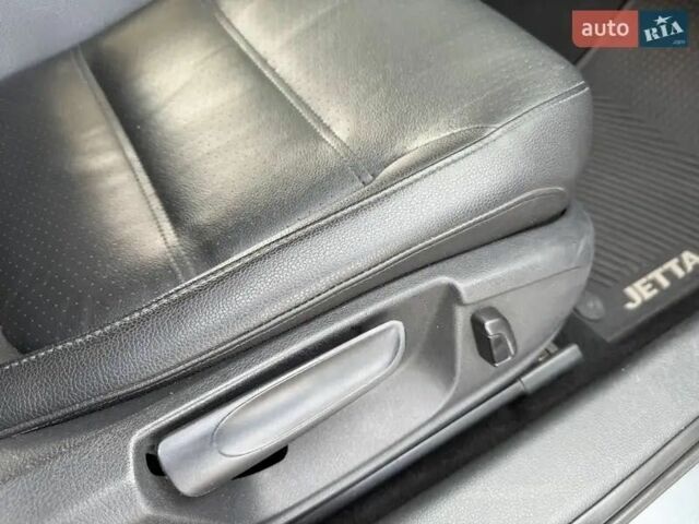 Сірий Фольксваген Джетта, об'ємом двигуна 1.8 л та пробігом 200 тис. км за 9500 $, фото 17 на Automoto.ua