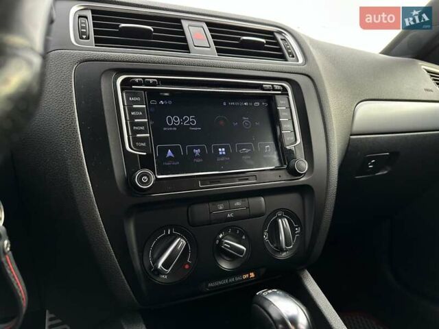 Серый Фольксваген Джетта, объемом двигателя 2 л и пробегом 167 тыс. км за 11000 $, фото 32 на Automoto.ua