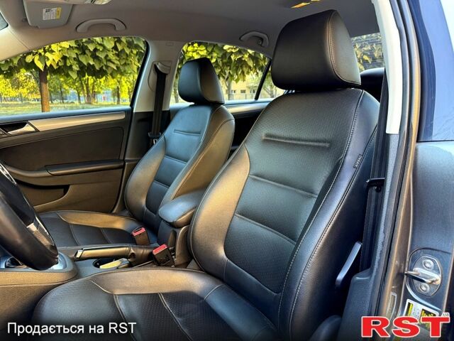 Серый Фольксваген Джетта, объемом двигателя 2 л и пробегом 270 тыс. км за 8200 $, фото 7 на Automoto.ua