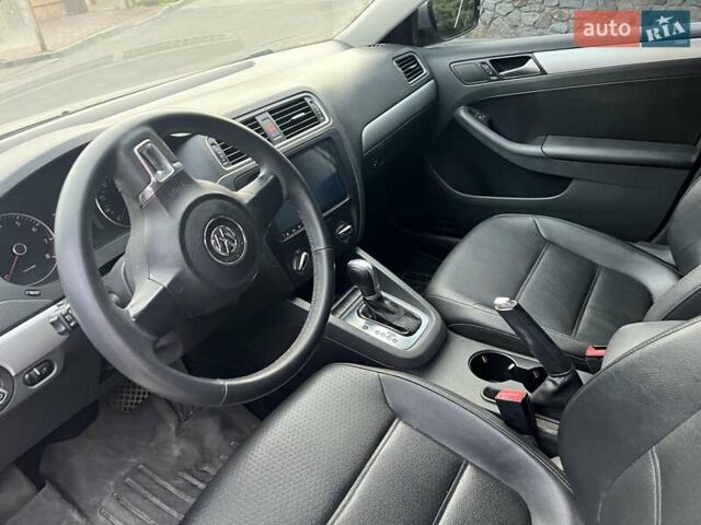 Сірий Фольксваген Джетта, об'ємом двигуна 2.48 л та пробігом 218 тис. км за 8900 $, фото 8 на Automoto.ua