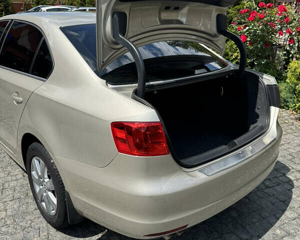 Серый Фольксваген Джетта, объемом двигателя 2.5 л и пробегом 230 тыс. км за 9200 $, фото 15 на Automoto.ua