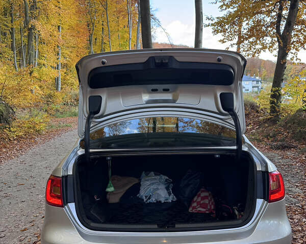 Сірий Фольксваген Джетта, об'ємом двигуна 1.39 л та пробігом 242 тис. км за 8900 $, фото 1 на Automoto.ua