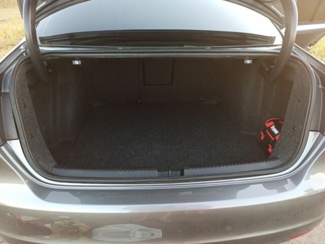 Серый Фольксваген Джетта, объемом двигателя 2.5 л и пробегом 140 тыс. км за 9999 $, фото 9 на Automoto.ua