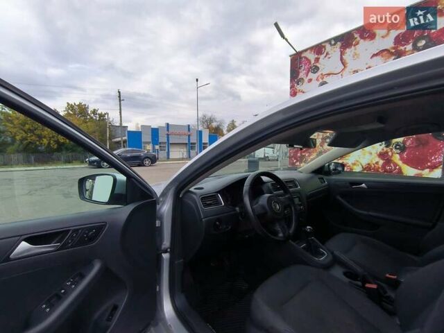 Фольксваген Джетта 2013 у Лубнах на Automoto.ua Сірий Фольксваген Джетта, об'ємом двигуна 1.98 л та пробігом 275 тис. км за 6650 $, фото 1 на Automoto.ua