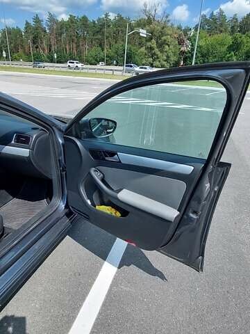 Серый Фольксваген Джетта, объемом двигателя 1.4 л и пробегом 250 тыс. км за 10450 $, фото 4 на Automoto.ua