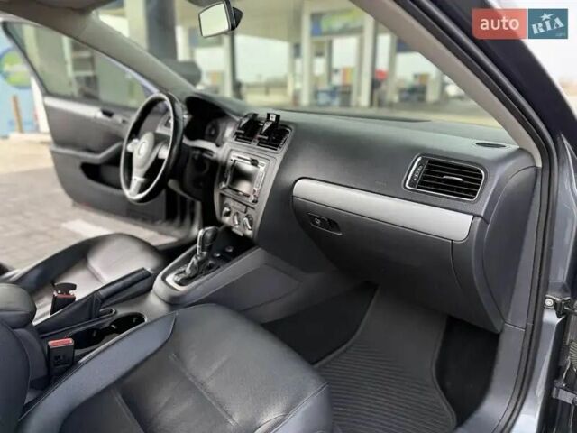 Сірий Фольксваген Джетта, об'ємом двигуна 1.8 л та пробігом 200 тис. км за 9500 $, фото 19 на Automoto.ua