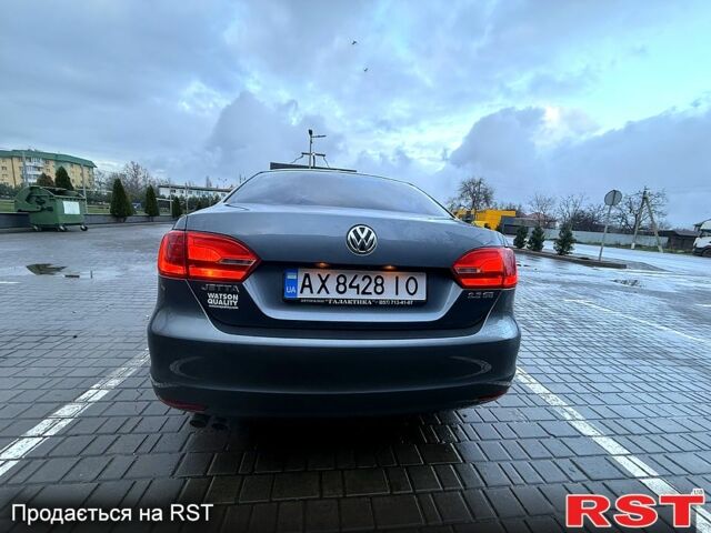 Серый Фольксваген Джетта, объемом двигателя 2.5 л и пробегом 211 тыс. км за 8000 $, фото 1 на Automoto.ua