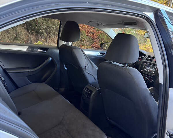 Сірий Фольксваген Джетта, об'ємом двигуна 1.39 л та пробігом 242 тис. км за 8900 $, фото 5 на Automoto.ua