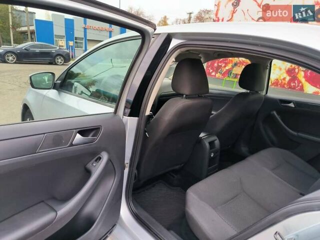 Фольксваген Джетта 2013 у Лубнах на Automoto.ua Сірий Фольксваген Джетта, об'ємом двигуна 1.98 л та пробігом 275 тис. км за 6650 $, фото 4 на Automoto.ua