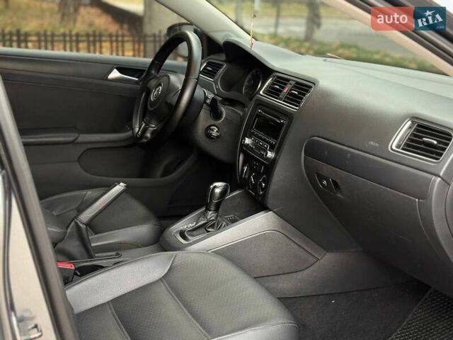 Сірий Фольксваген Джетта, об'ємом двигуна 1.8 л та пробігом 253 тис. км за 9999 $, фото 16 на Automoto.ua