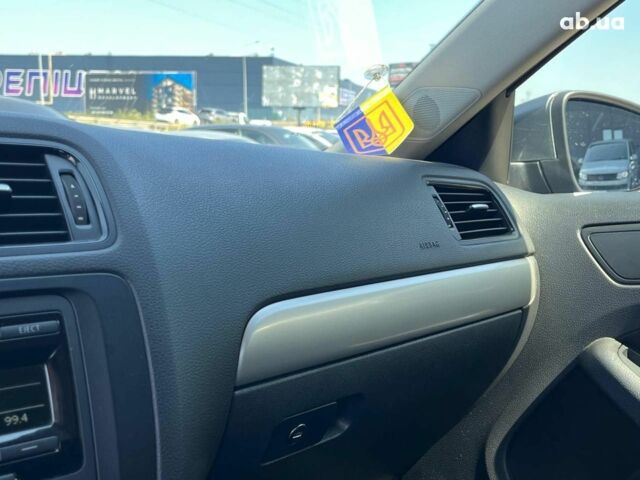 Серый Фольксваген Джетта, объемом двигателя 2 л и пробегом 352 тыс. км за 10240 $, фото 29 на Automoto.ua