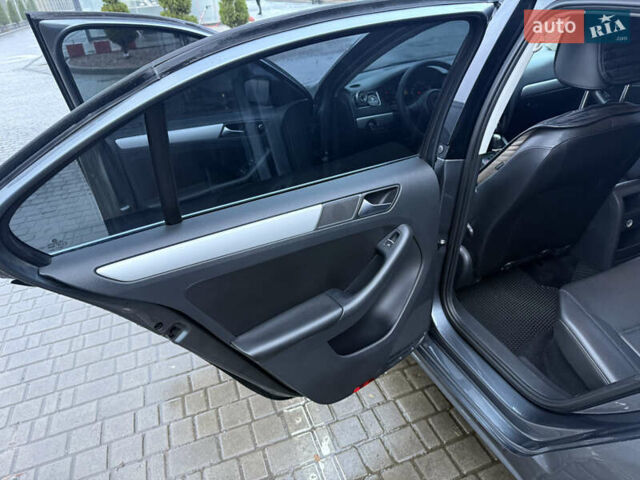 Серый Фольксваген Джетта, объемом двигателя 2.48 л и пробегом 245 тыс. км за 8000 $, фото 15 на Automoto.ua