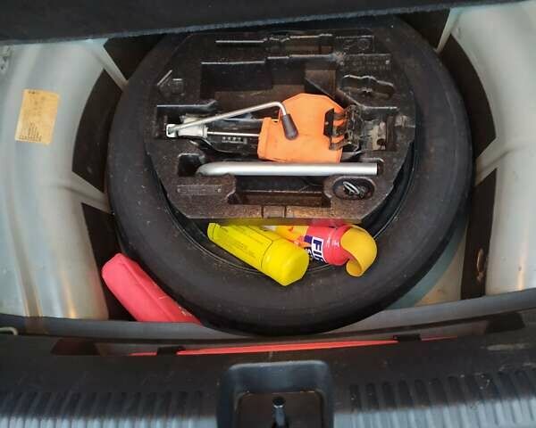 Серый Фольксваген Джетта, объемом двигателя 1.39 л и пробегом 223 тыс. км за 9900 $, фото 11 на Automoto.ua