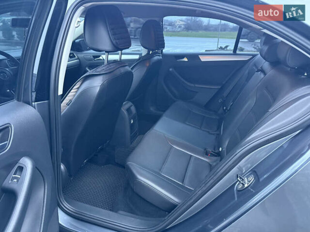 Серый Фольксваген Джетта, объемом двигателя 2.48 л и пробегом 245 тыс. км за 8000 $, фото 13 на Automoto.ua