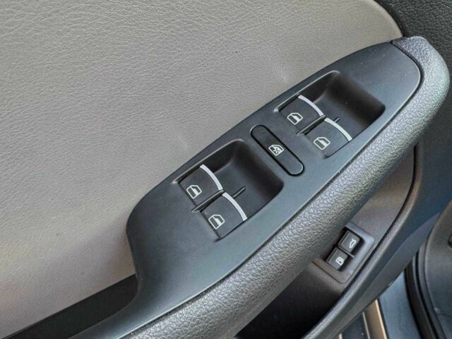 Сірий Фольксваген Джетта, об'ємом двигуна 1.4 л та пробігом 128 тис. км за 9500 $, фото 13 на Automoto.ua