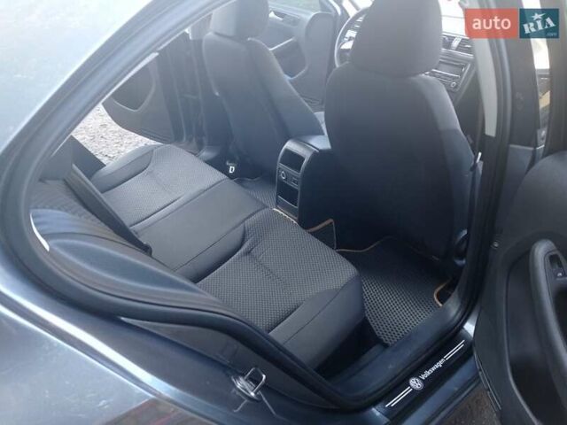 Серый Фольксваген Джетта, объемом двигателя 2 л и пробегом 196 тыс. км за 8200 $, фото 7 на Automoto.ua