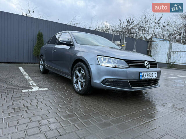 Серый Фольксваген Джетта, объемом двигателя 2.48 л и пробегом 245 тыс. км за 8000 $, фото 4 на Automoto.ua
