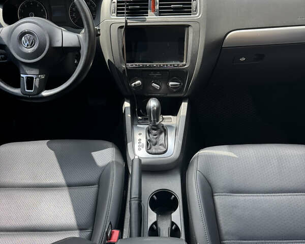 Серый Фольксваген Джетта, объемом двигателя 2.5 л и пробегом 230 тыс. км за 9200 $, фото 8 на Automoto.ua