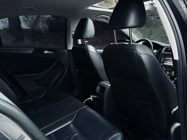 Фольксваген Джетта 2013 в Рава-Русская на Automoto.ua Серый Фольксваген Джетта, объемом двигателя 2 л и пробегом 180 тыс. км за 11000 $, фото 5 на Automoto.ua