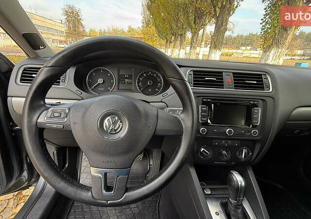Фольксваген Джетта 2013 в Киеве на Automoto.ua Серый Фольксваген Джетта, объемом двигателя 1.97 л и пробегом 160 тыс. км за 9800 $, фото 25 на Automoto.ua