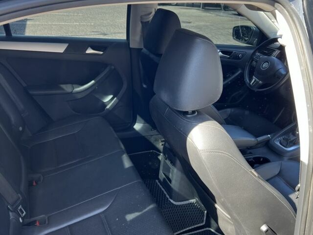 Серый Фольксваген Джетта, объемом двигателя 1.8 л и пробегом 128 тыс. км за 9000 $, фото 3 на Automoto.ua