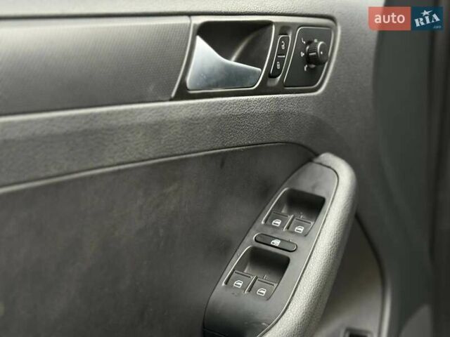 Сірий Фольксваген Джетта, об'ємом двигуна 1.8 л та пробігом 253 тис. км за 9999 $, фото 12 на Automoto.ua